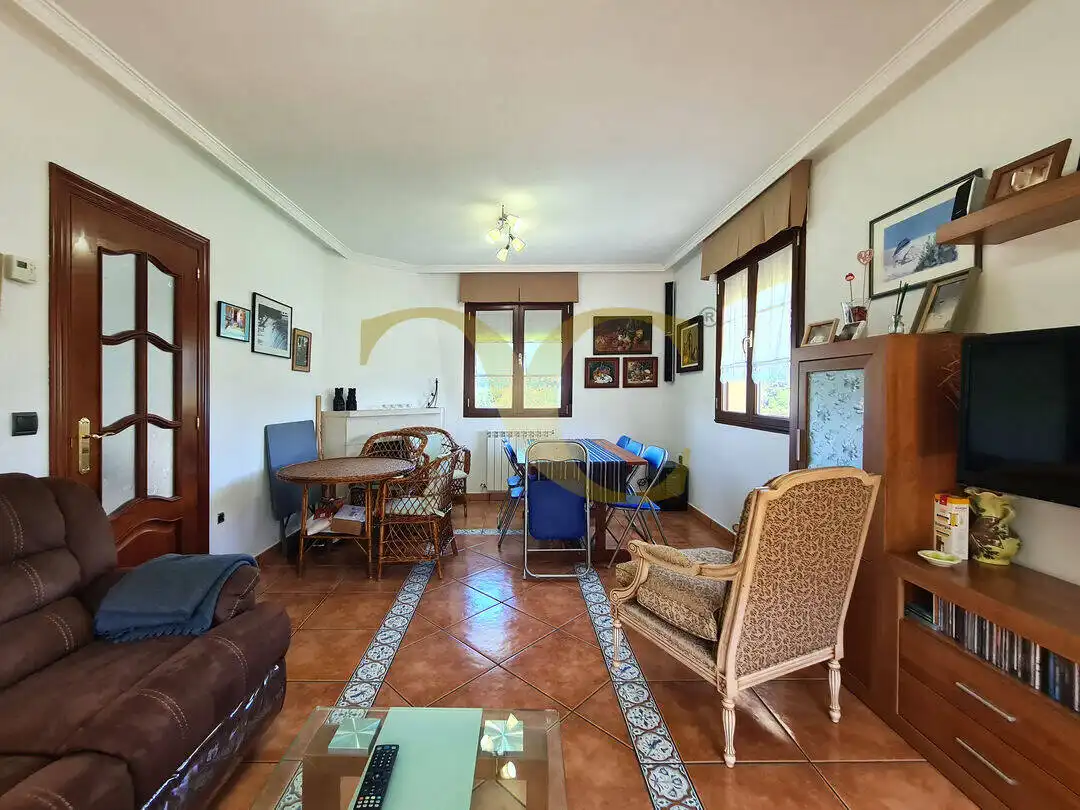 Sala d'estar de Casa o xalet en venda en Ribadesella amb Calefacció, Jardí privat i Terrassa