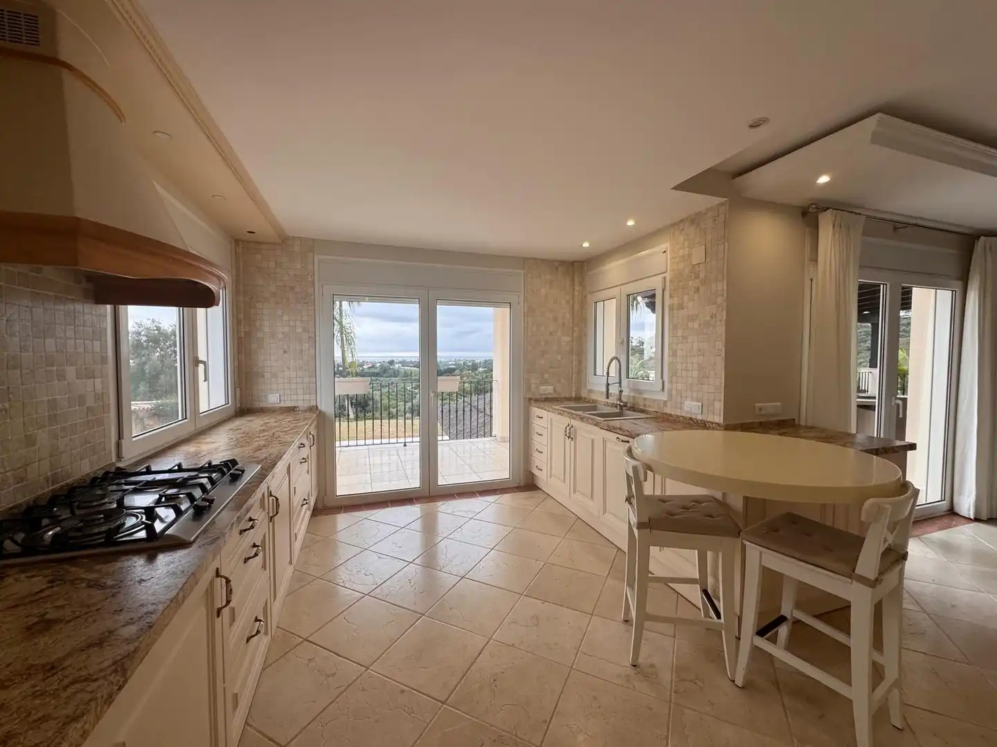 Detached house with pool for sale in Selwo, imagen 13