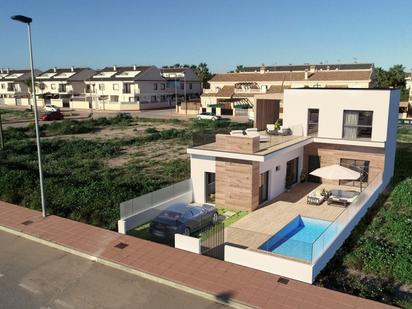 Vista exterior de Casa adosada en venda en San Javier amb Jardí privat, Terrassa i Piscina