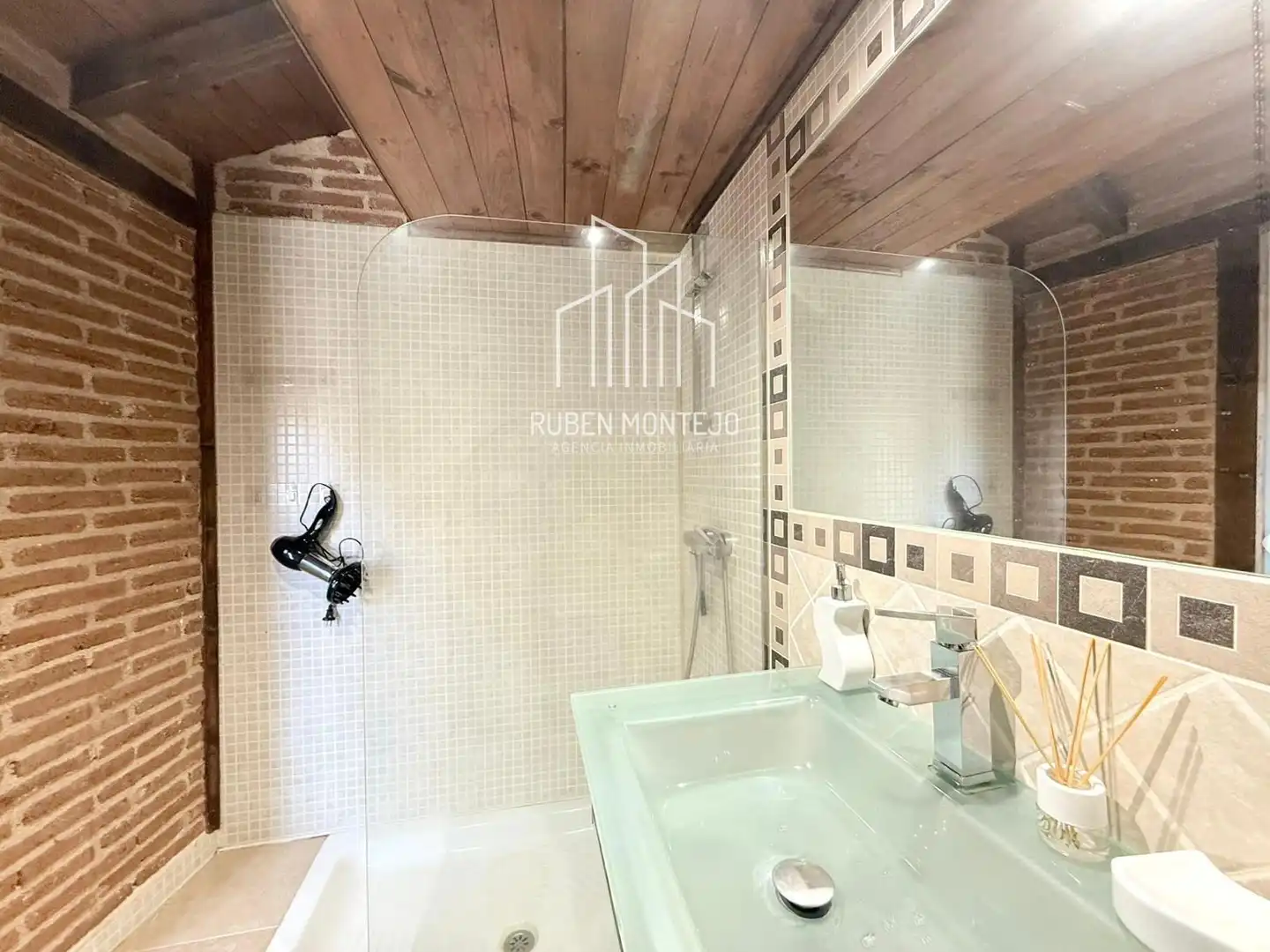 Bany de Casa o xalet de lloguer en San Esteban de la Sierra amb Aire condicionat, Calefacció i Terrassa