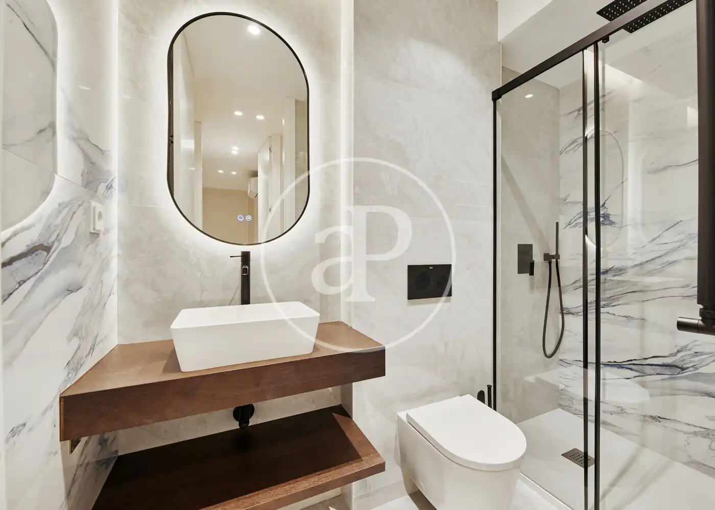 Bathroom of Flat for sale in Madrid  with Air Conditioner, Heating and Furnished
