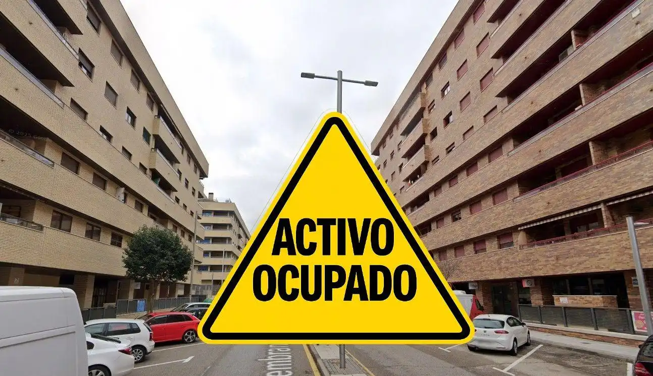 Pis amb piscina en venda a El Quiñón