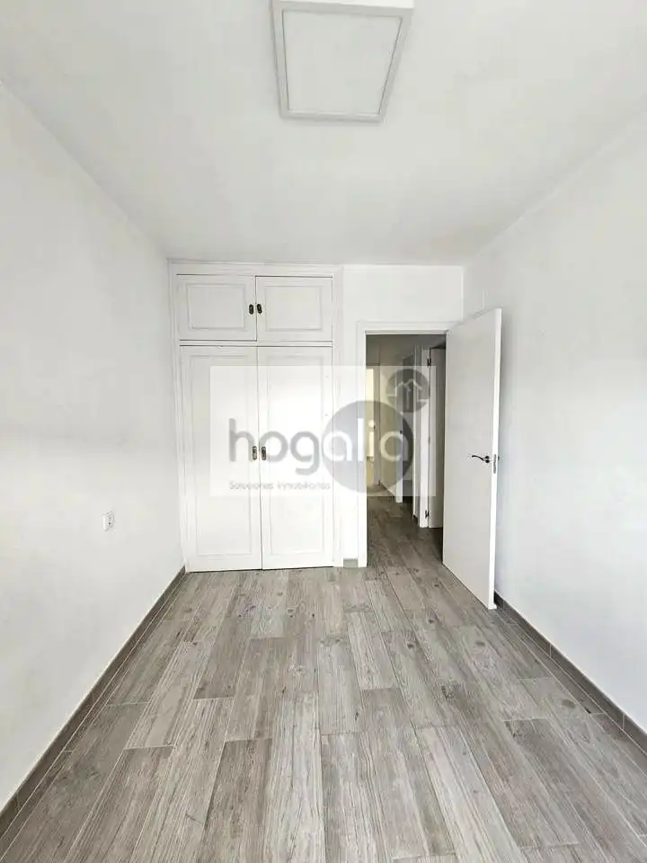 Habitación de Piso en venta en Sevilla con Aire acondicionado y Terraza