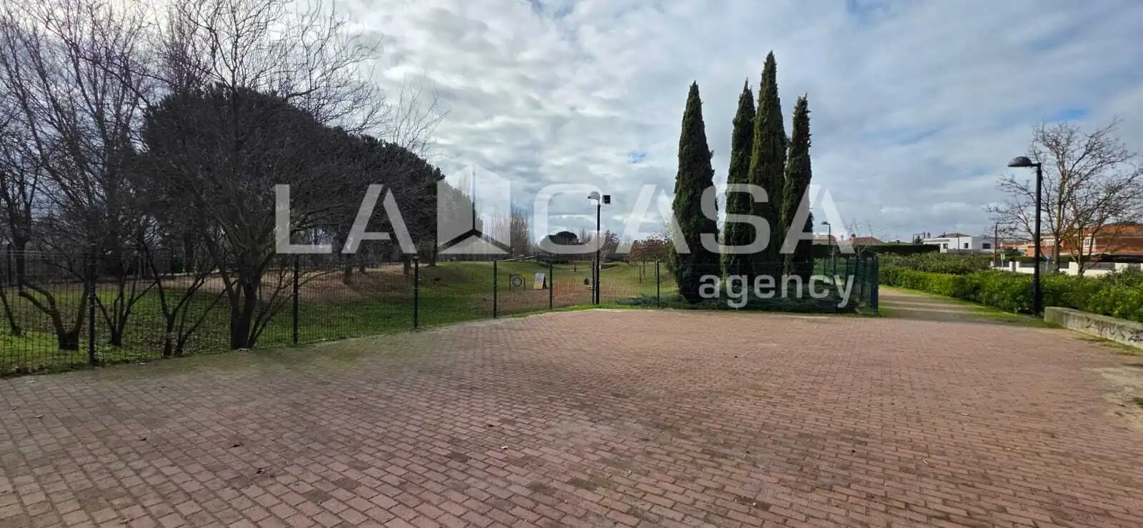 Vista exterior de Casa adosada en venta en Arroyo de la Encomienda con Calefacción, Terraza y Trastero