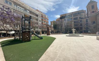 Vista exterior de Local en venda en  Almería Capital