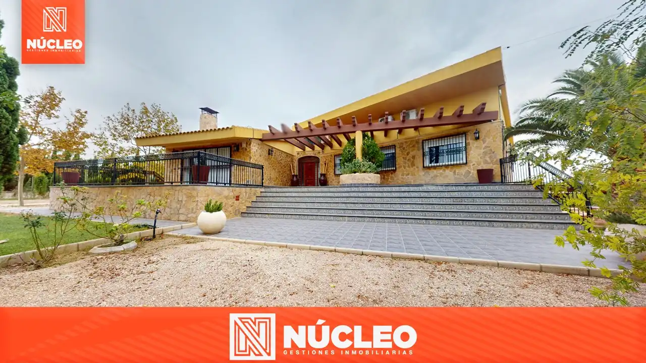Villa con piscina in vendita a Carretera Elda-Sax