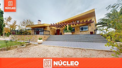 ESPECTACULAR CHALET INDEPENDIENTE CON PISCINA EN UNA PARCELA DE 12.500 m²
