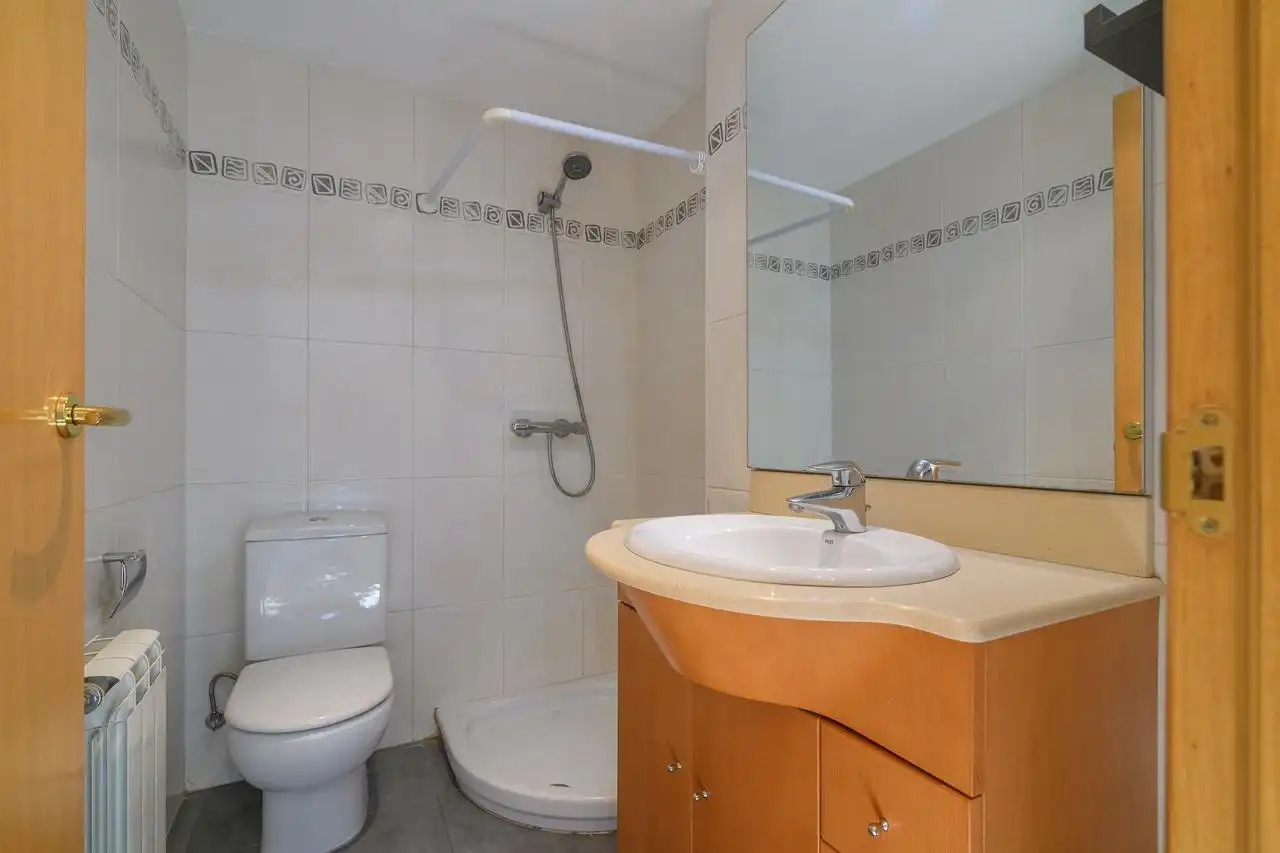 Bathroom of Flat for sale in Manresa