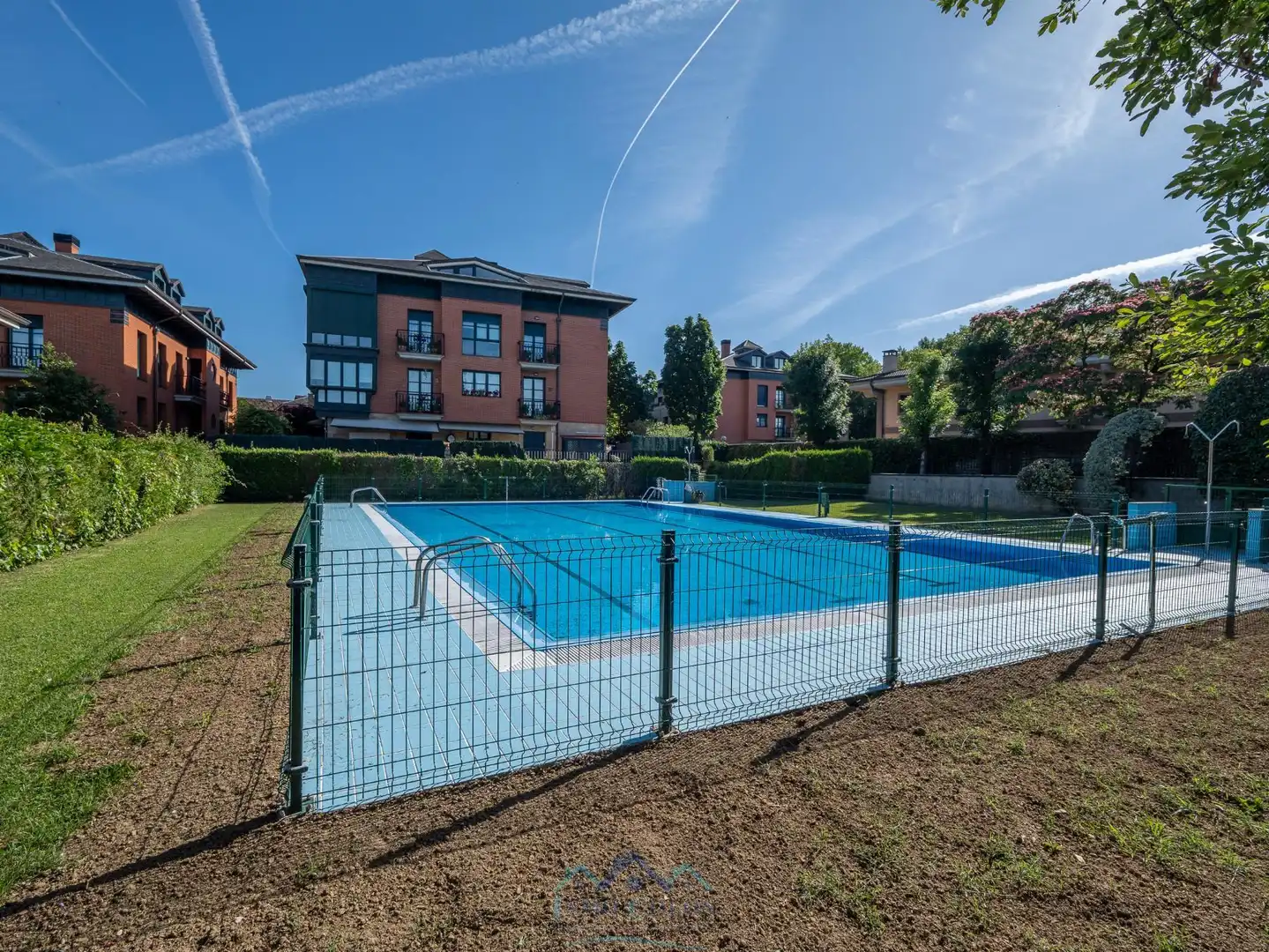 Piscina de Dúplex en venta en Irun  con Calefacción, Terraza y Balcón