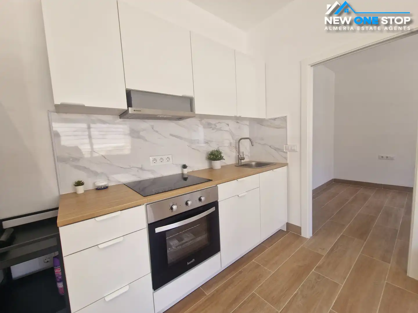Cocina de Piso en venta en Mojácar con Horno, Lavadora y Microondas