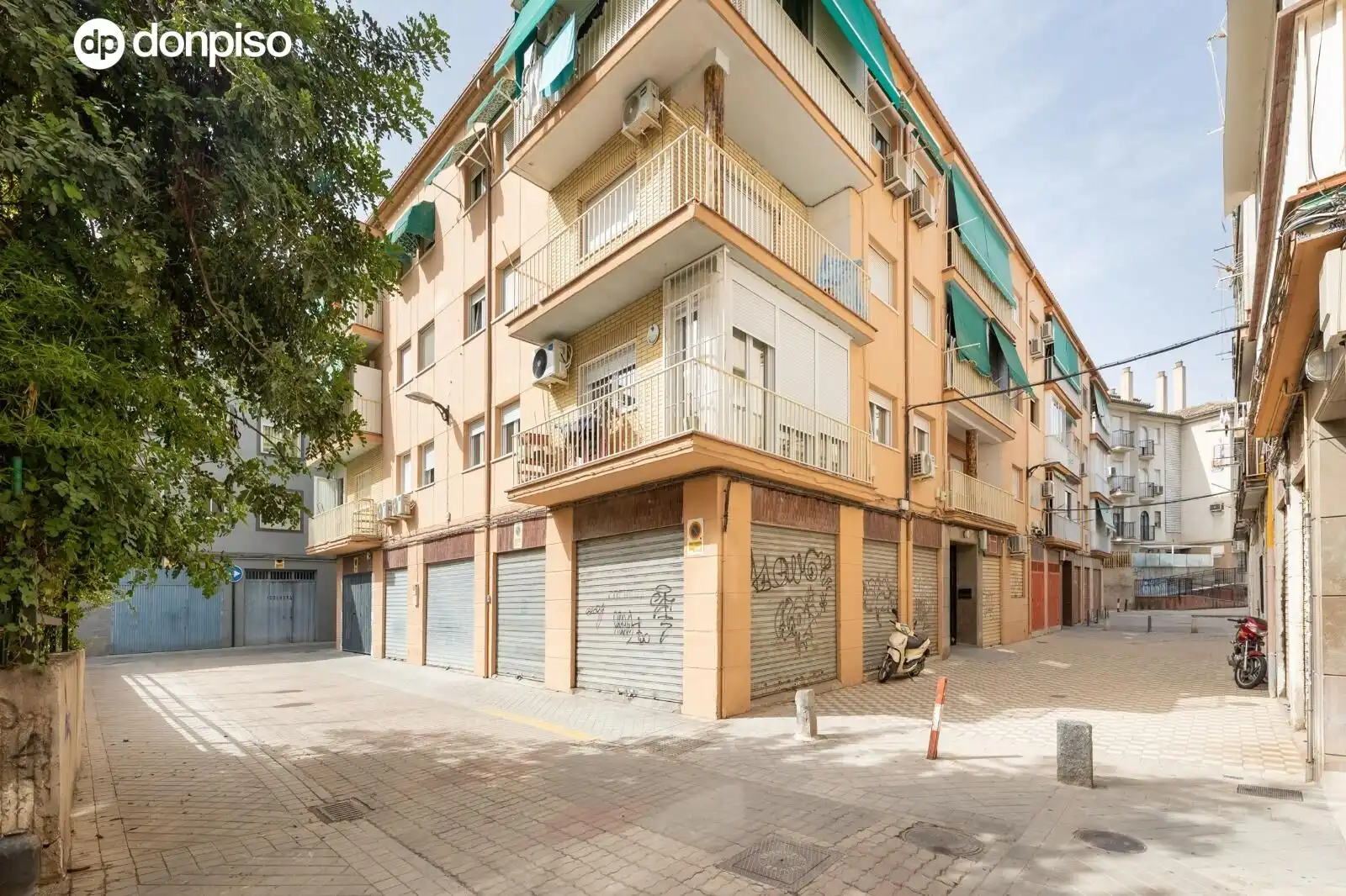Vista exterior de Piso en venta en Granada con Amueblado y Balcón