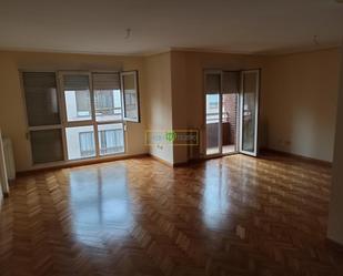 Living room of Flat to rent in León Capital   with Heating, Parquet flooring and Terrace