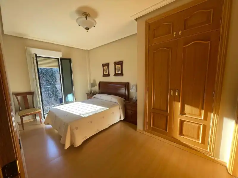 Dormitori de Pis en venda en Plasencia amb Aire condicionat, Calefacció i Jardí privat