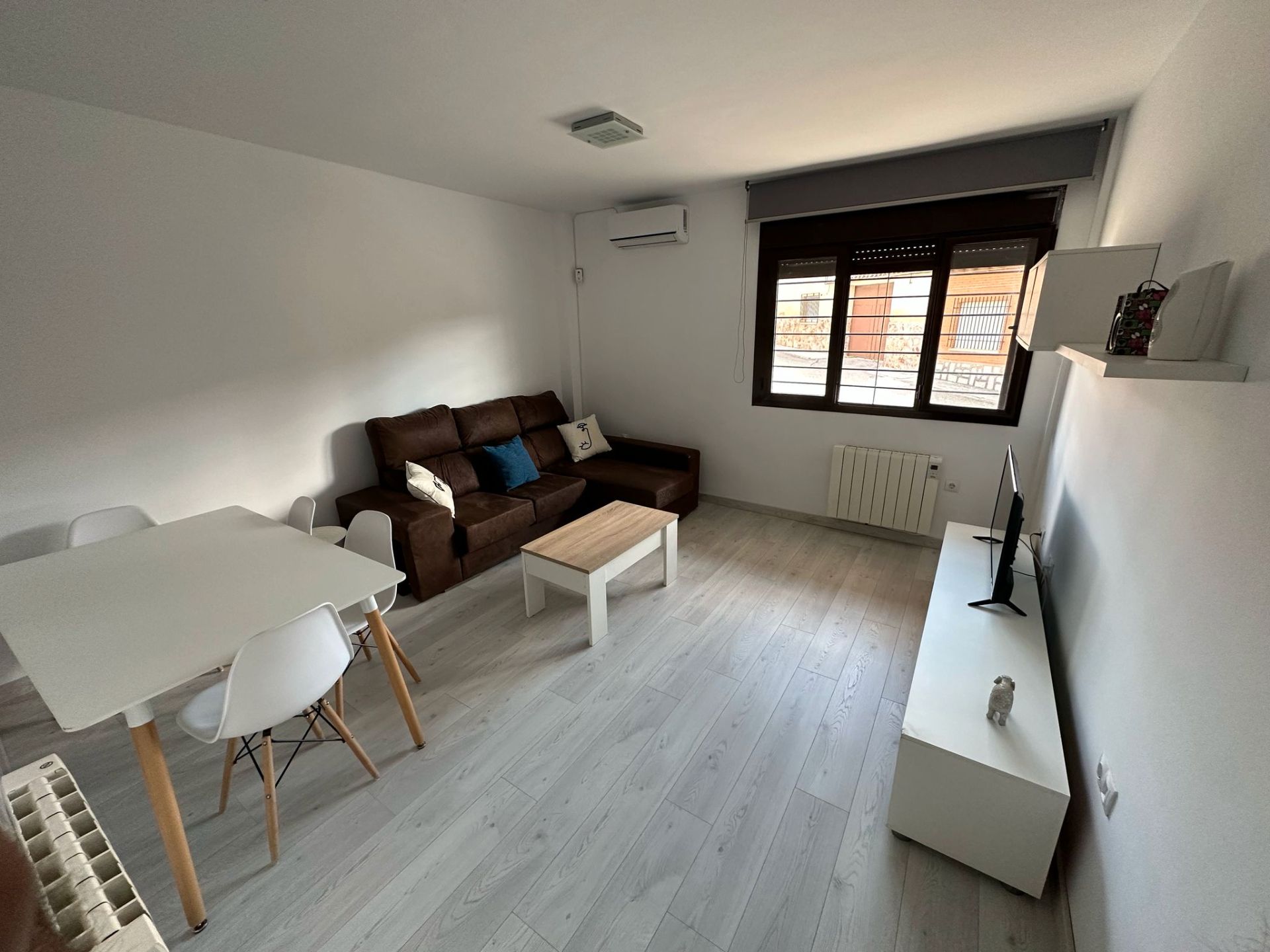 Living room of Flat for sale in Santo Domingo-Caudilla  with Air Conditioner, Furnished and Internet