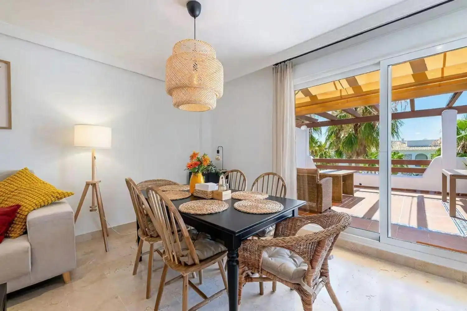 Comedor de Apartamento de alquiler en Estepona con Aire acondicionado, Terraza y Piscina