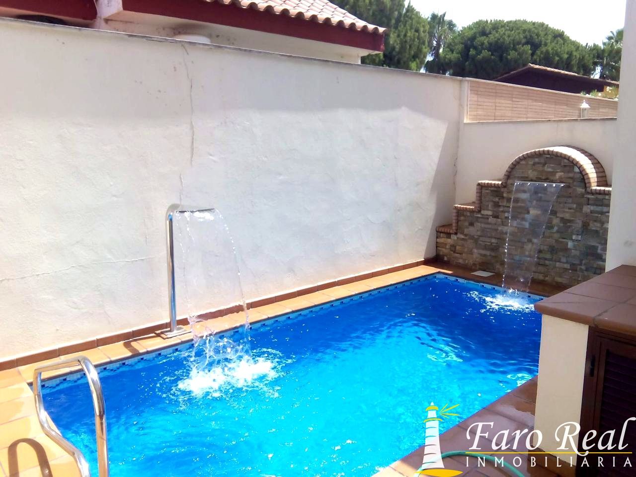 Piscina de Casa adosada en venda en Sanlúcar de Barrameda amb Aire condicionat, Terrassa i Piscina