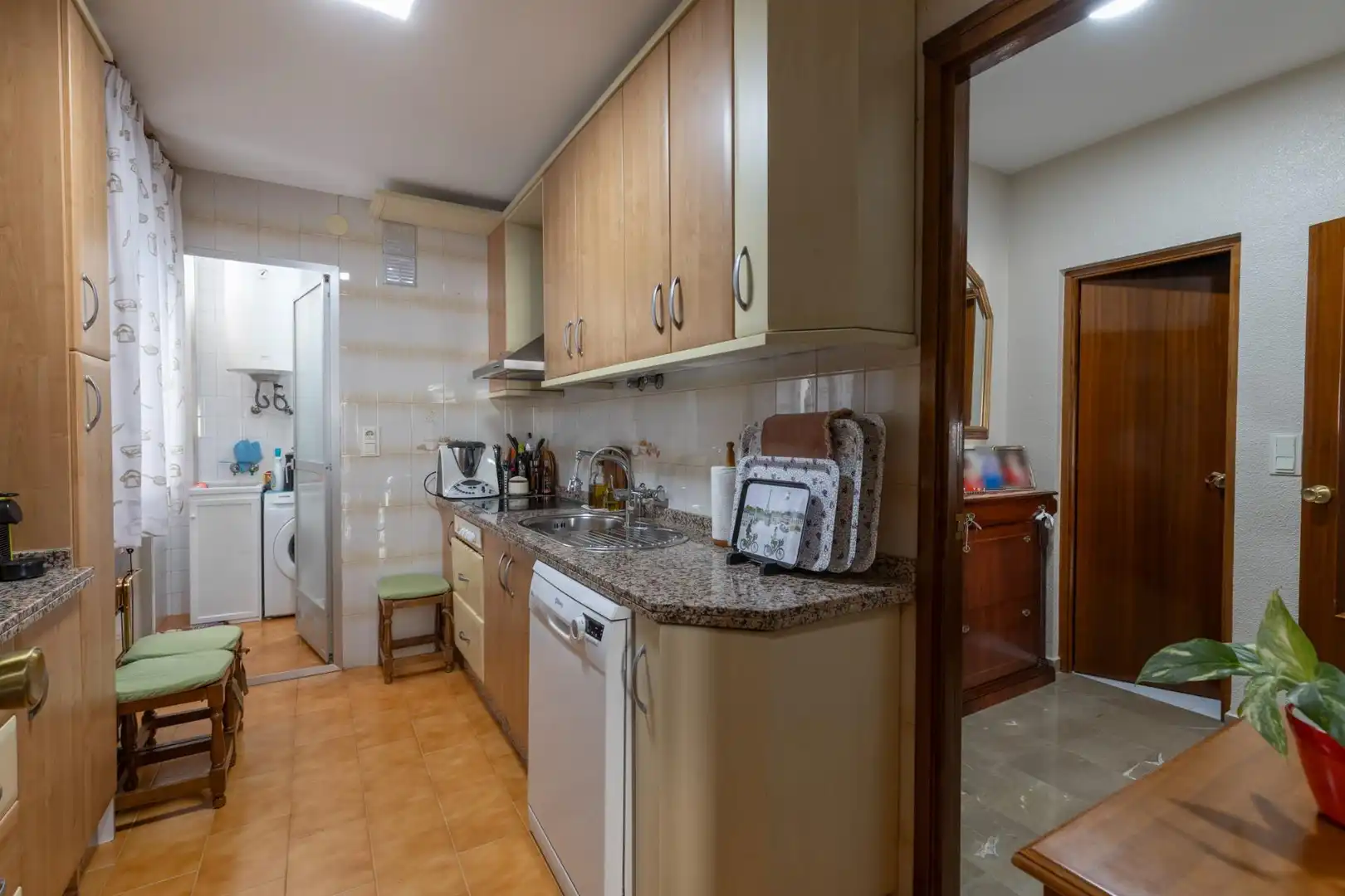 Küche von Wohnung zum Verkauf in Albolote mit Klimaanlage, Heizung und Balkon