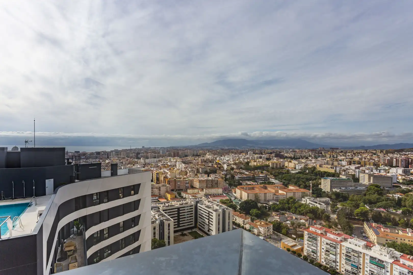 Außenansicht von Wohnung zum Verkauf in Málaga mit Schwimmbad und Gemeinschaftspool