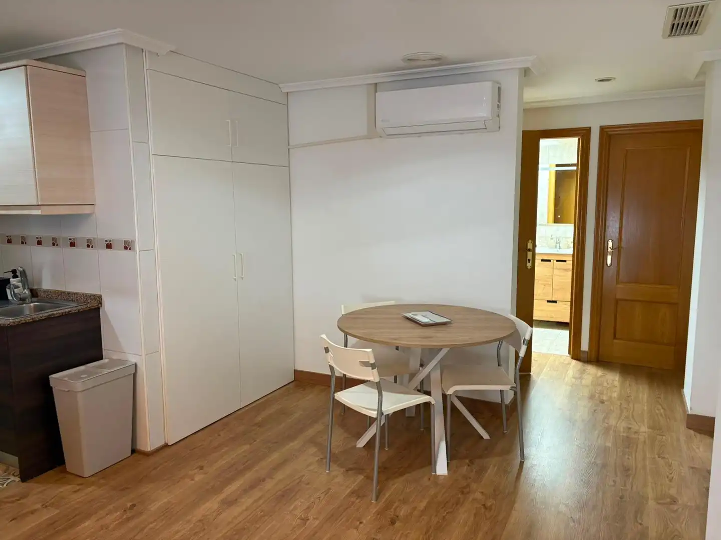 Comedor de Piso de alquiler en Elche / Elx con Aire acondicionado