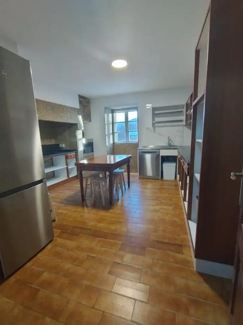 Cuina de Pis per a compartir en Santiago de Compostela  amb Calefacció, Parquet i Moblat