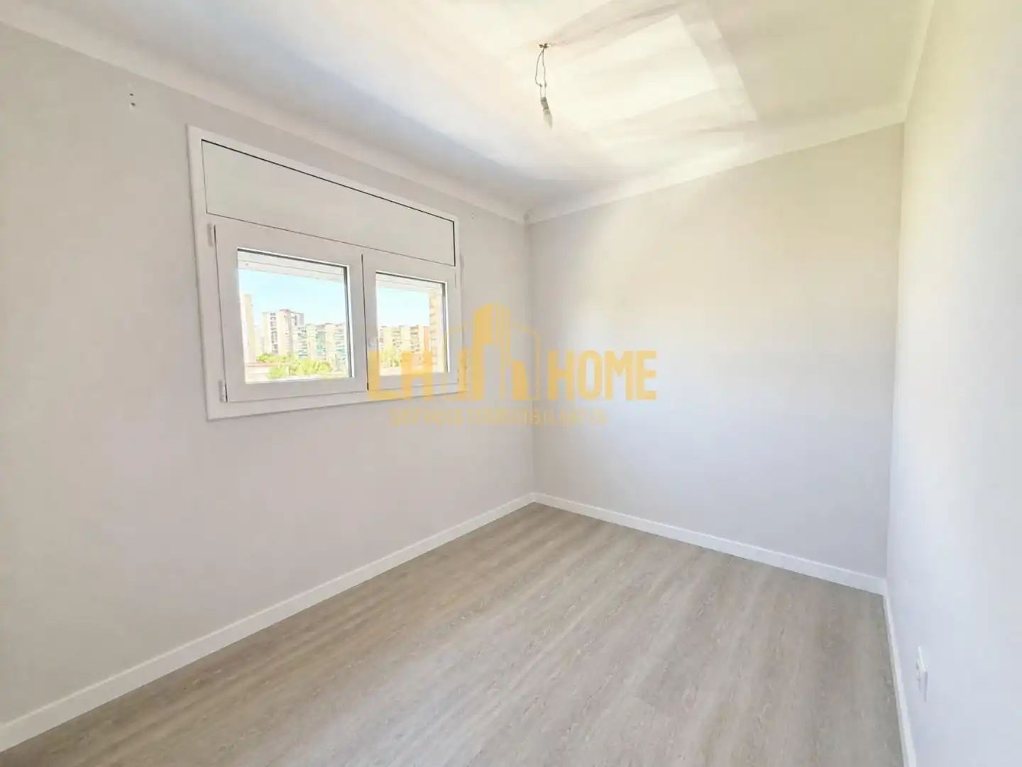 Bedroom of Flat for sale in L'Hospitalet de Llobregat  with Air Conditioner, Heating and Parquet flooring
