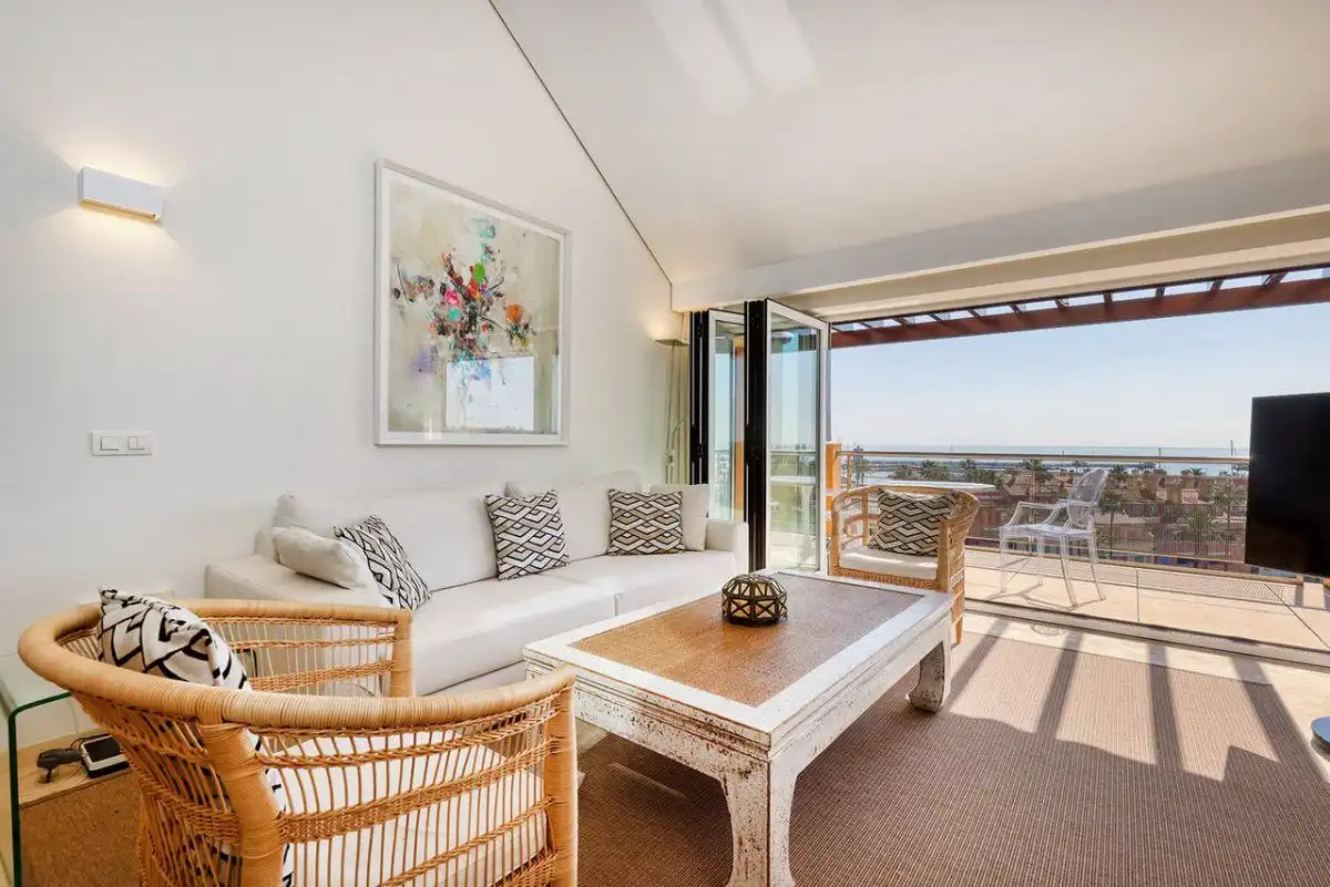 Wohnzimmer von Wohnungen zur Miete in Sotogrande mit Klimaanlage, Heizung und Terrasse