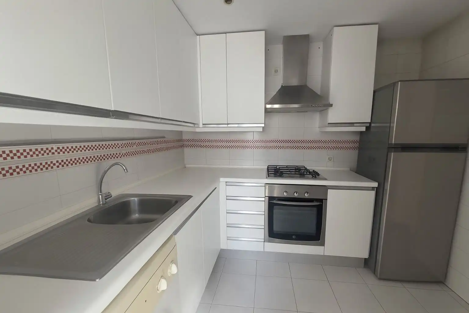 Cuina de Casa adosada en venda en Marbella amb Aire condicionat, Terrassa i Moblat