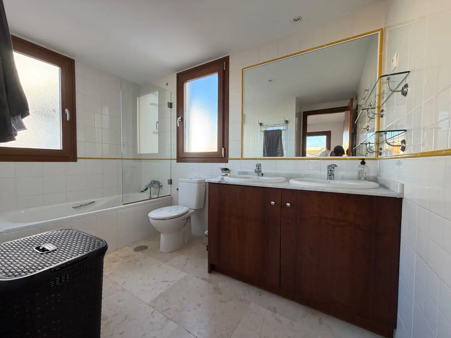 Badezimmer von Wohnung zur Miete in Playa del Acequión, Náufragos y Rocío del Mar