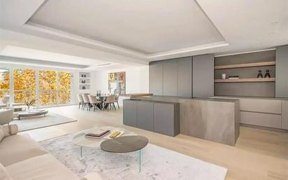 Kitchen of Apartment for sale in  Madrid Capital  with Air Conditioner, Heating and Parquet flooring