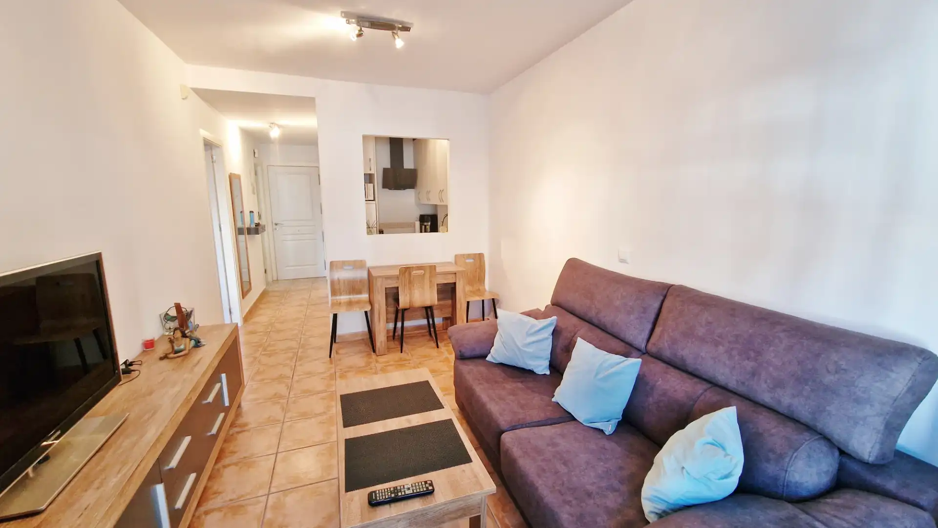 Sala d'estar de Apartament en venda en Vélez de Benaudalla amb Moblat, Forn i Rentadora