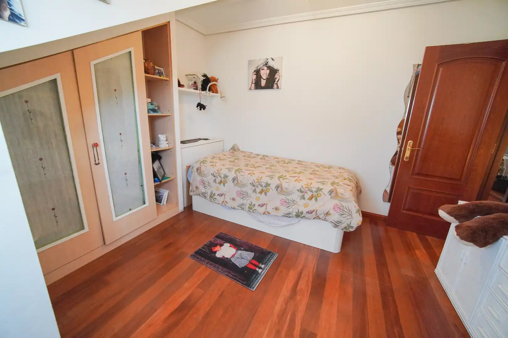 Schlafzimmer von Dachboden zum Verkauf in Avilés mit Heizung, Parkett und Terrasse