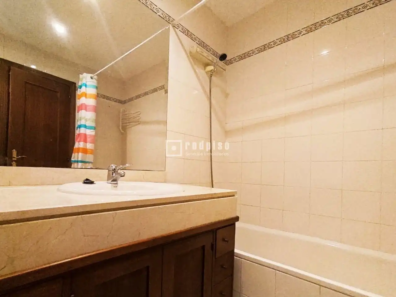 Bathroom of Flat for rent in Madrid  with Heating, Private garden and Parquet flooring