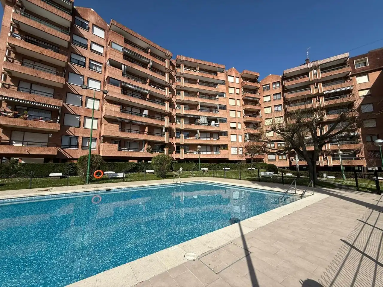 Piscina de Pis en venda en Castro-Urdiales amb Calefacció, Parquet i Terrassa