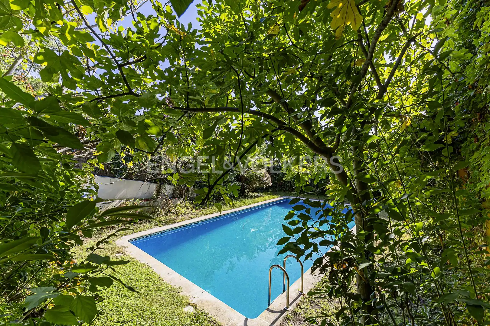 Piscina de Casa o xalet en venda en Cabrils amb Aire condicionat, Calefacció i Jardí privat