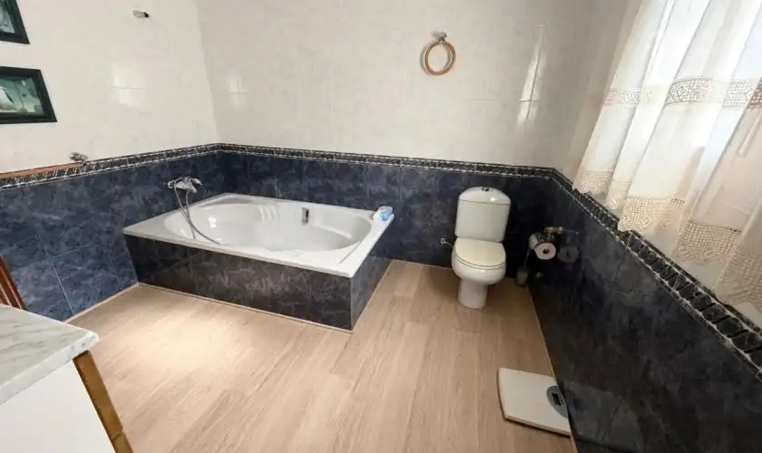 Badezimmer von Haus oder Chalet zum Verkauf in Carboneras mit Klimaanlage, Heizung und Privatgarten