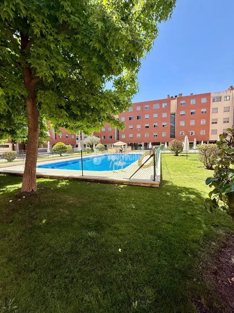 Piscina de Pis en venda en Madrid amb Aire condicionat, Calefacció i Terrassa