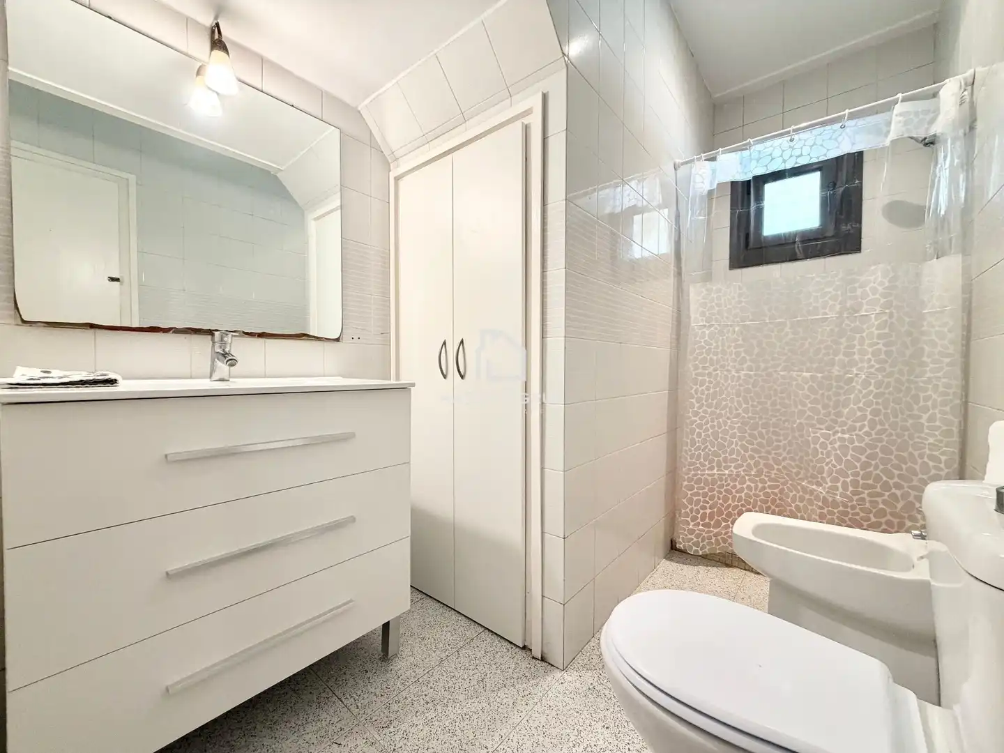 Baño de Casa adosada en venta en Manlleu con Calefacción, Jardín privado y Terraza