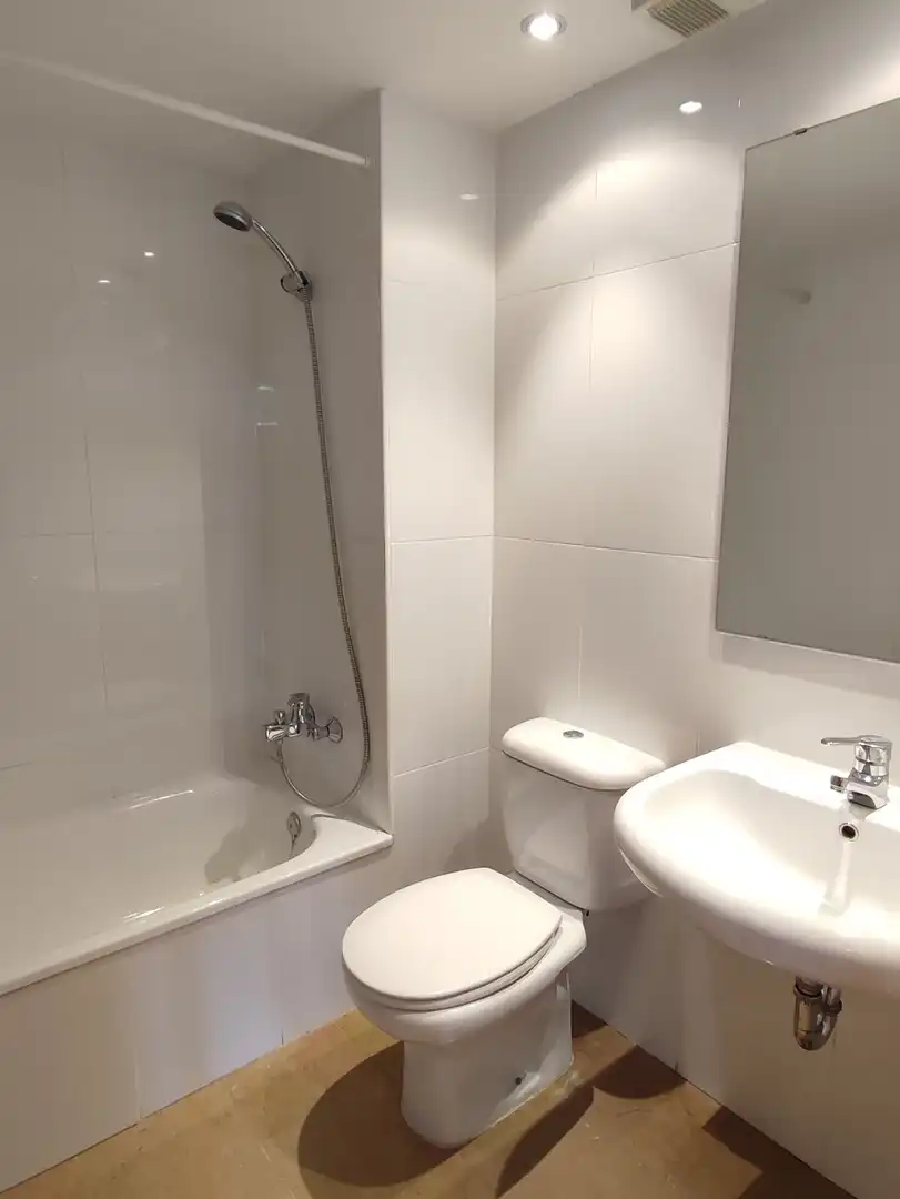 Badezimmer von Maisonette zur Miete in Girona mit Klimaanlage, Heizung und Terrasse