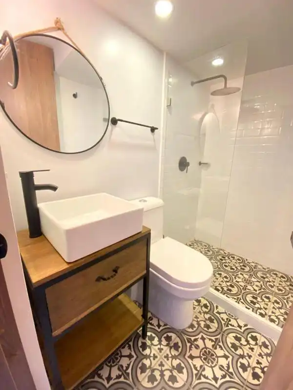 Bany de Apartament de lloguer en Madrid amb Aire condicionat, Moblat i Es permeten mascotes