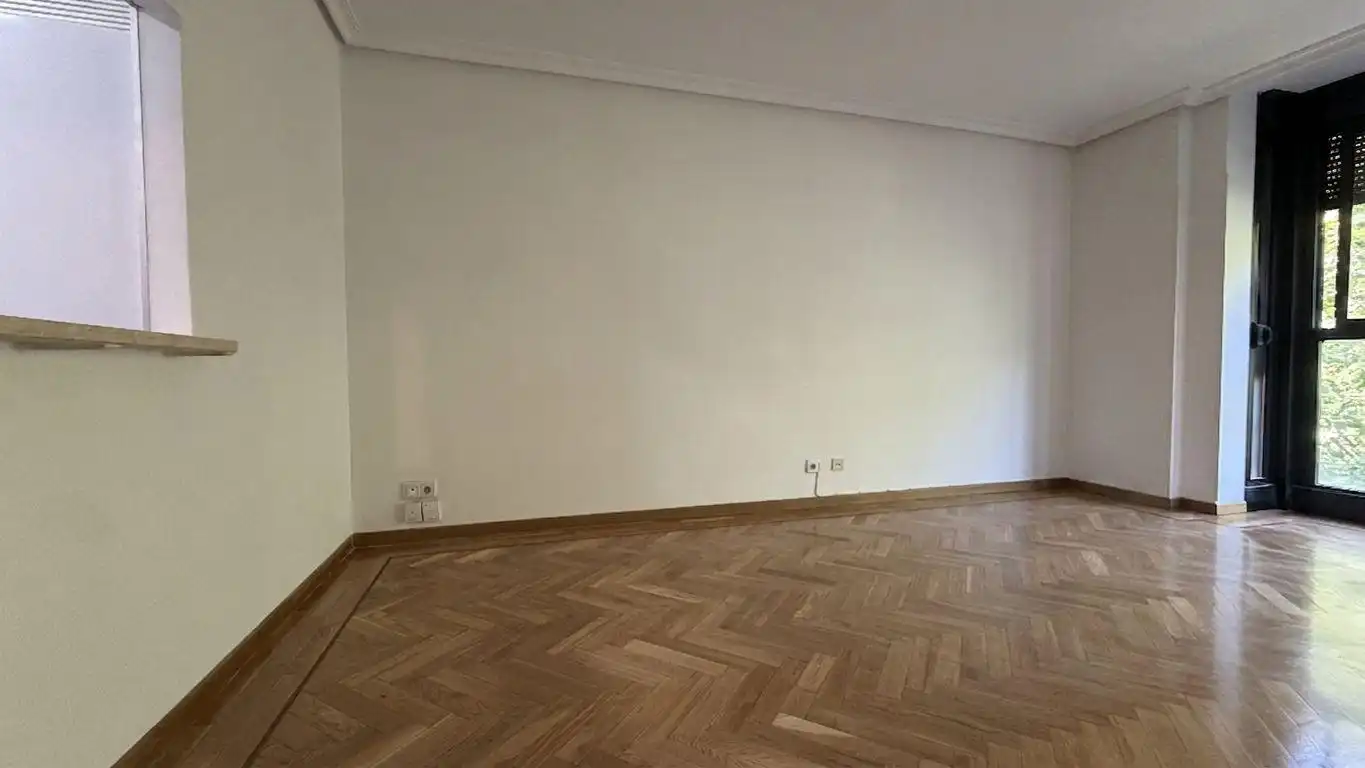 Dormitori de Pis de lloguer en Madrid amb Aire condicionat, Calefacció i Parquet