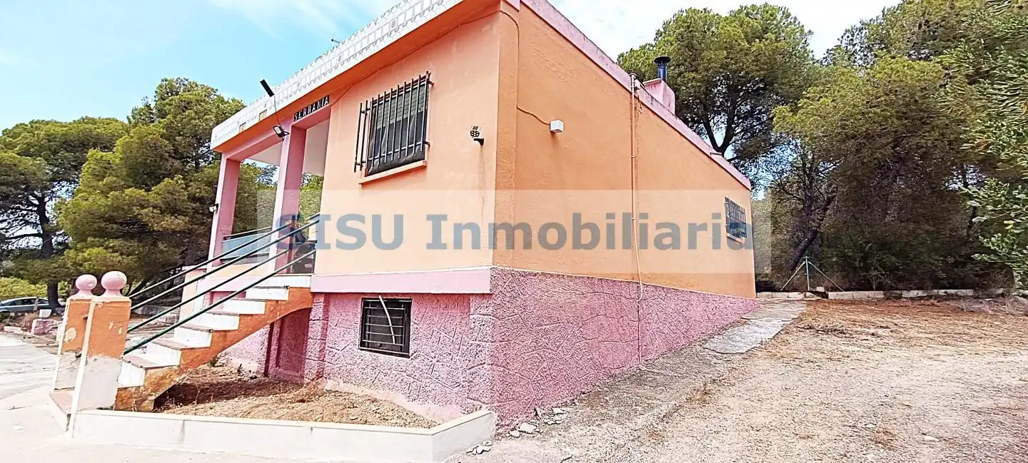 Vista exterior de Finca rústica en venda en Llíria amb Jardí privat, Terrassa i Piscina