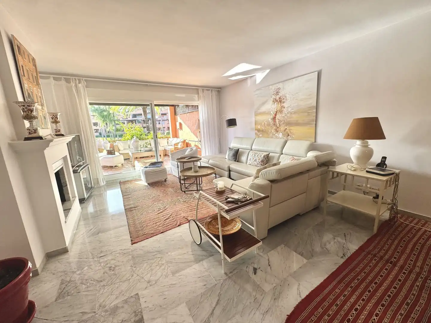 Sala d'estar de Àtic en venda en Estepona amb Aire condicionat, Terrassa i Traster