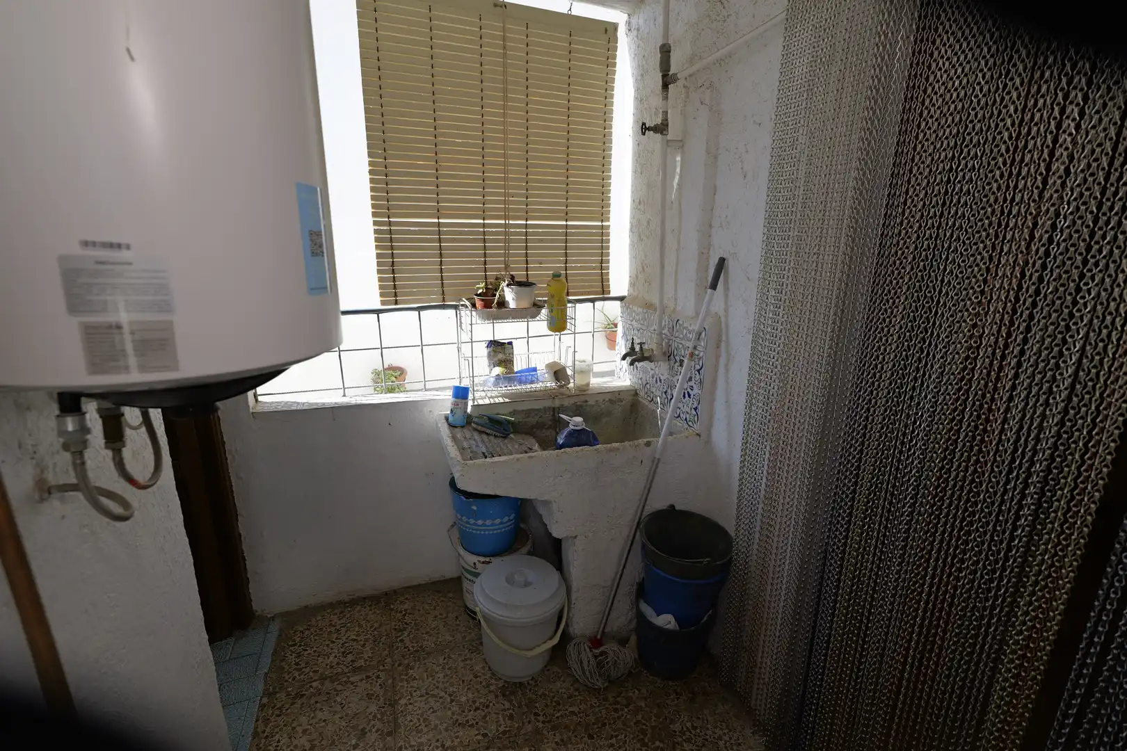 Baño de Casa adosada en venta en Turón con Jardín privado, Terraza y Amueblado