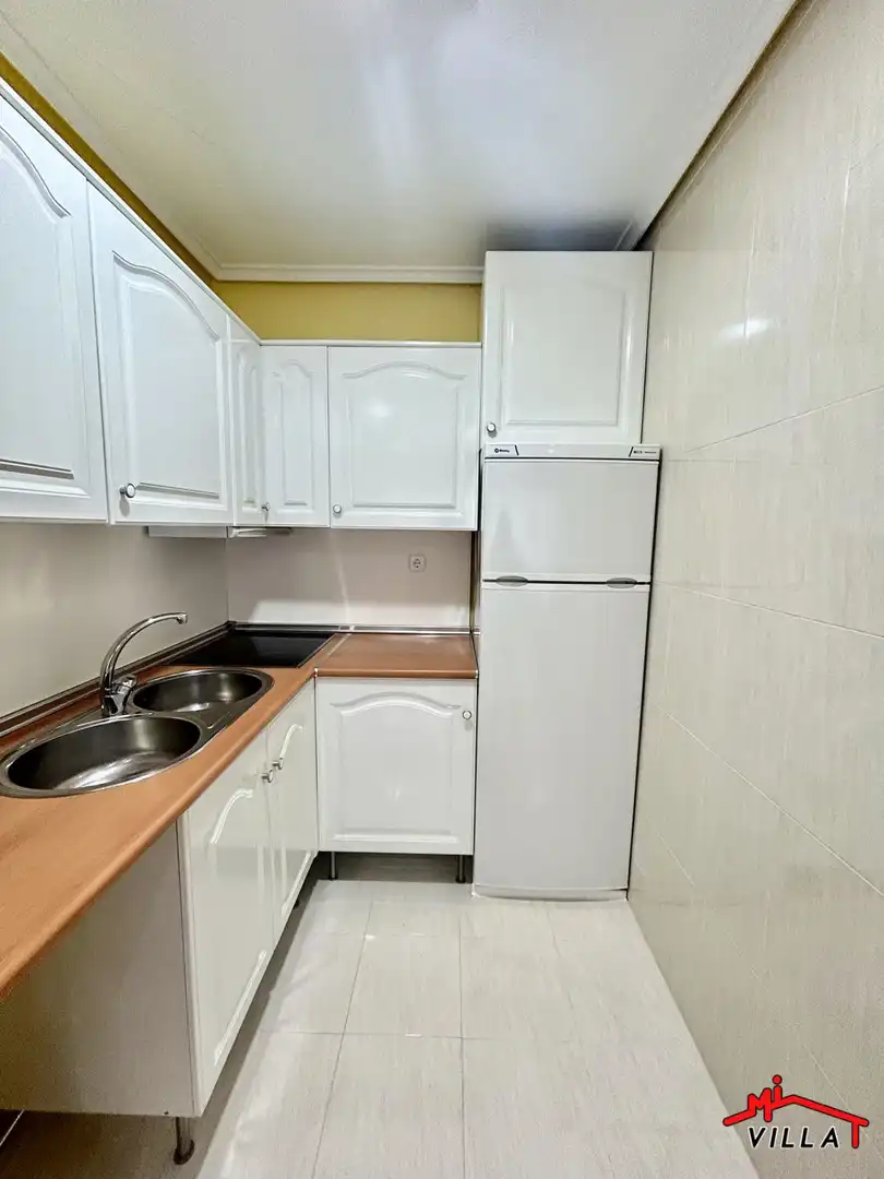 Cocina de Piso en venta en Laredo con Parquet y Amueblado