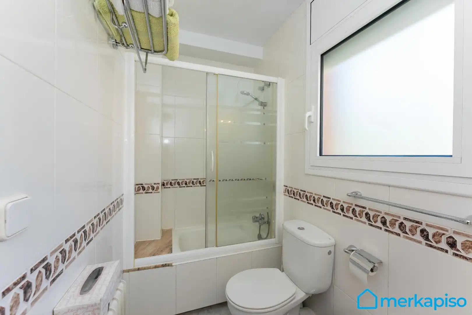 Baño de Casa adosada en venta en Viladecans con Calefacción, Jardín privado y Terraza