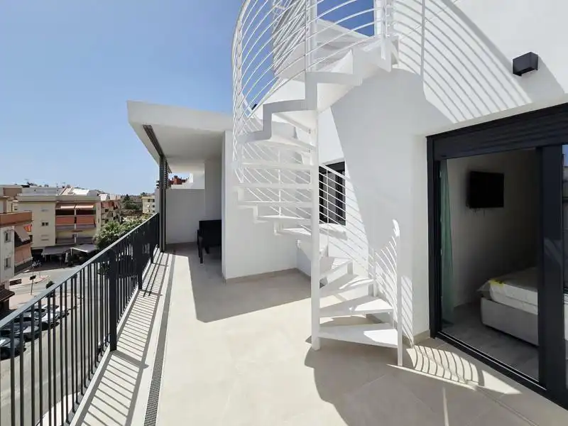 Terrassa de Àtic de lloguer en Estepona amb Aire condicionat, Terrassa i Piscina