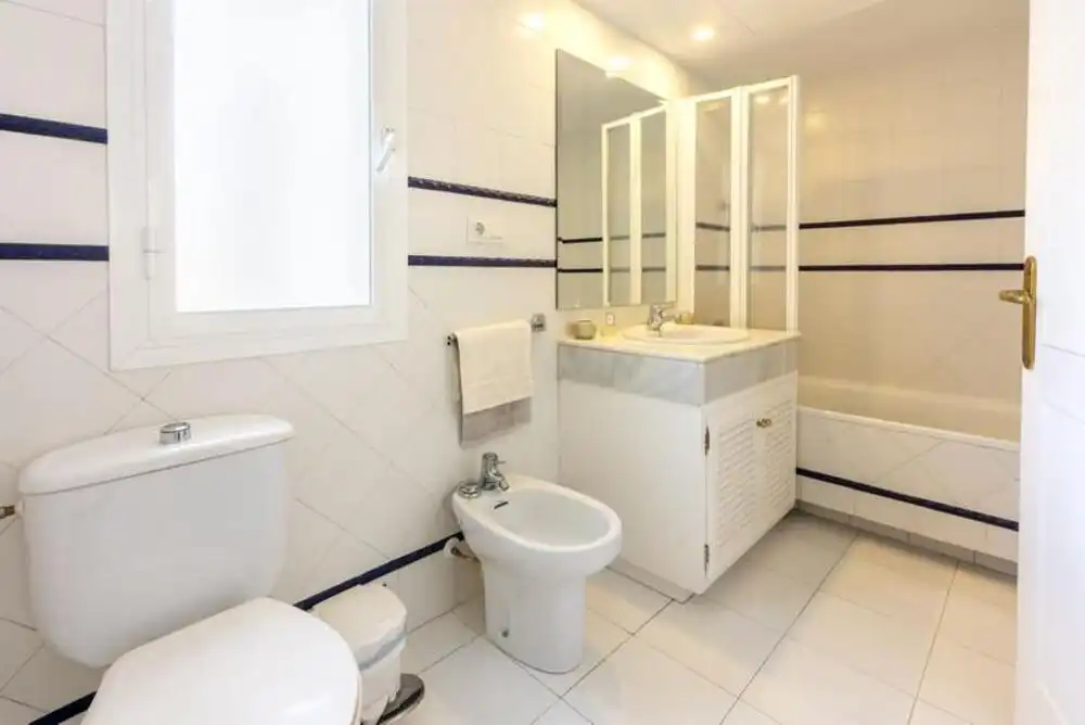 Badezimmer von Dachboden zum Verkauf in Atalaya mit Terrasse, Schwimmbad und Alarm
