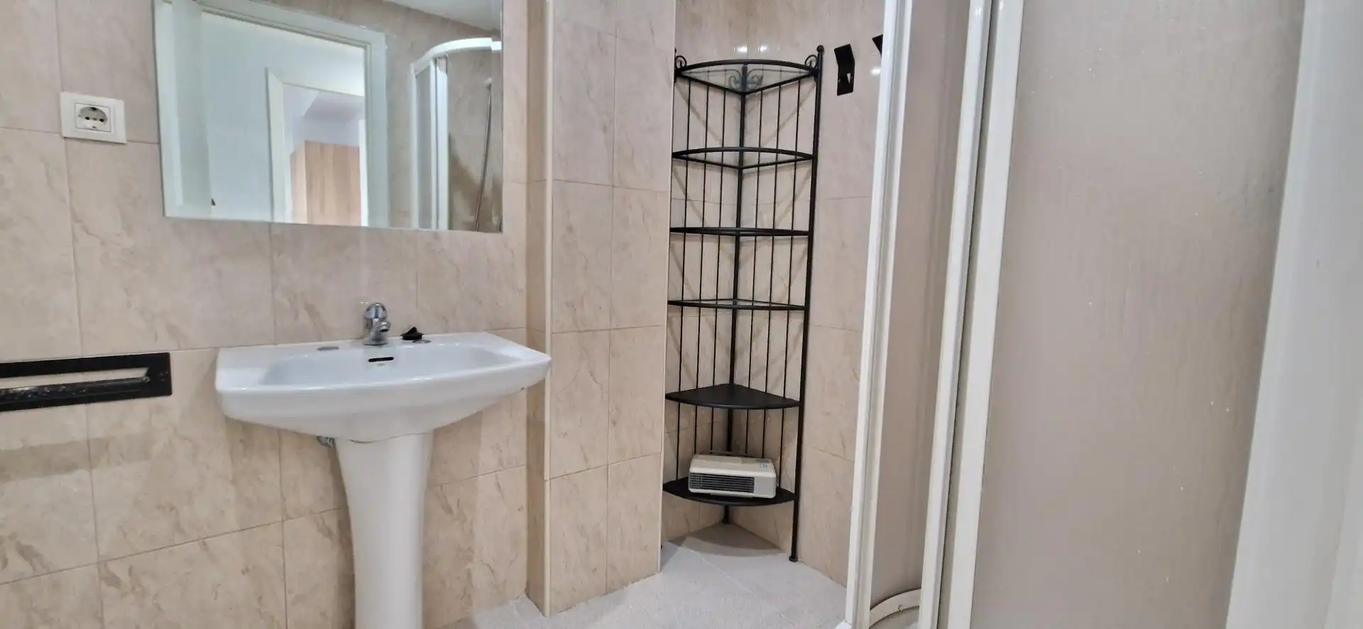 Badezimmer von Wohnung zur untervermieten in Córdoba mit Klimaanlage, Abstellraum und Balkon
