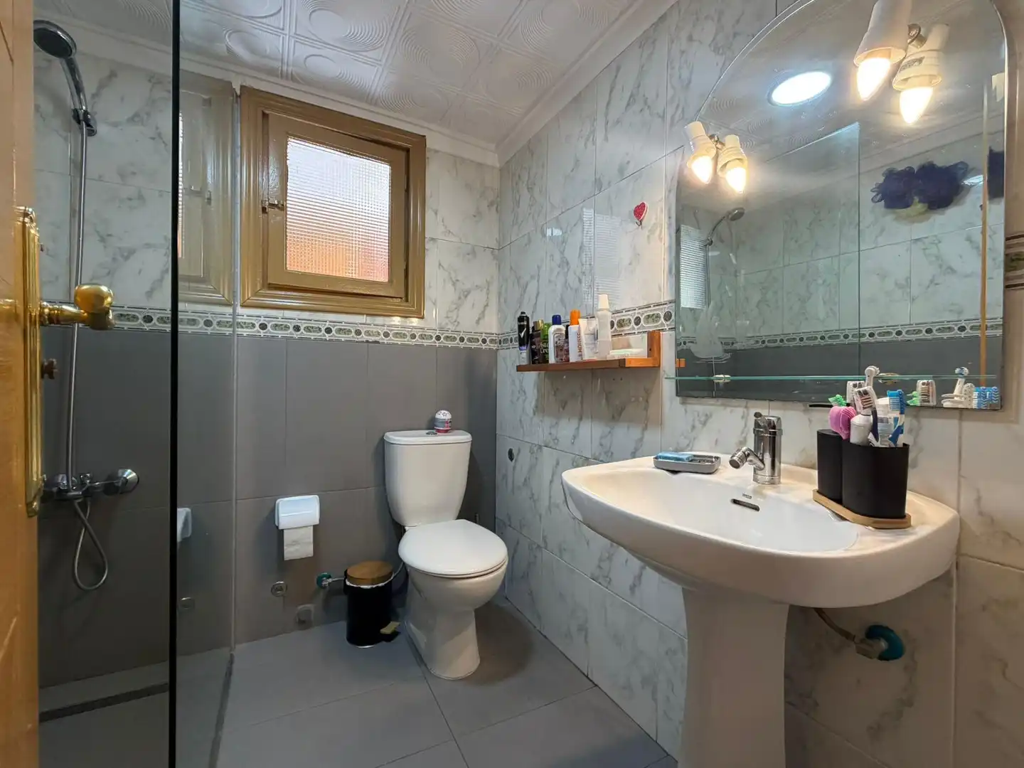 Baño de Apartamento en venta en Almoradí con Terraza, Amueblado y Balcón