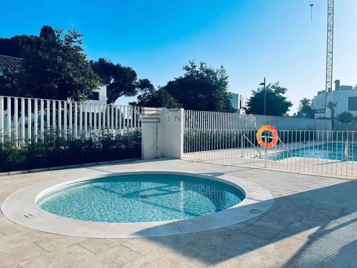 Piscina de Àtic en venda en Marbella amb Aire condicionat, Terrassa i Traster